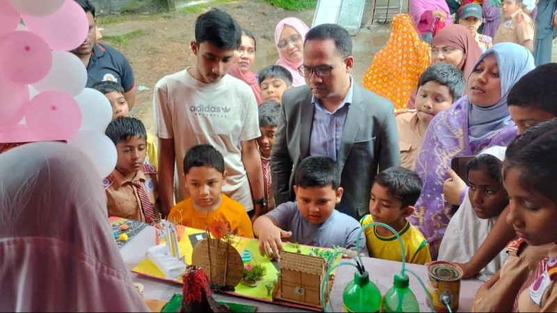 মধুপুরে তারার মেলায় খুদে শিক্ষার্থীদের বিজ্ঞান ও প্রযুক্তি মেলা