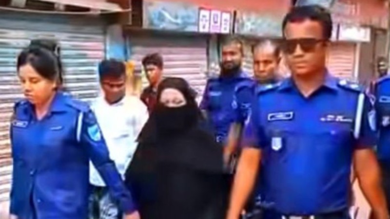 ঘুমন্ত স্বামীকে গলা কেটে হত্যা, স্ত্রী গ্রেফতার