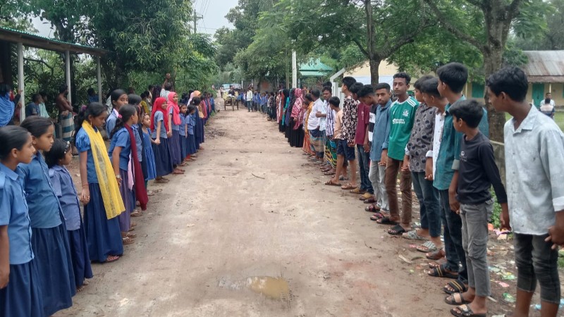 মধুপুরে শিশু নিগ্রহের প্রতিবাদে মানববন্ধন