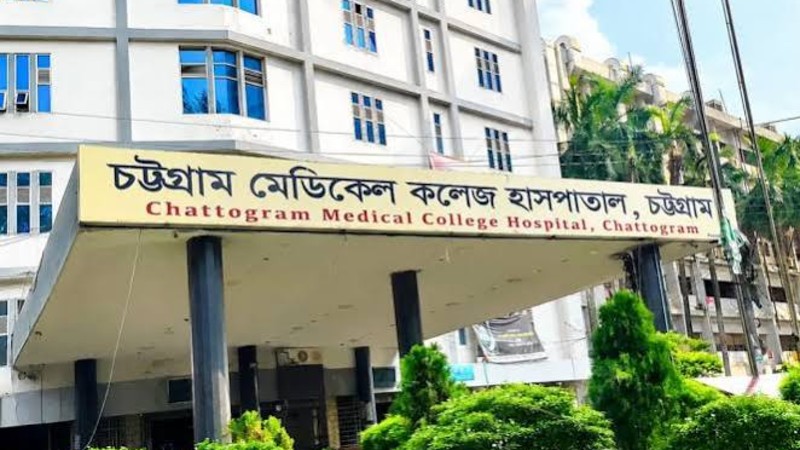 ফুটবল খেলতে গিয়ে গোলপোস্ট ভেঙে তরুণের মর্মান্তিক মৃত্যু