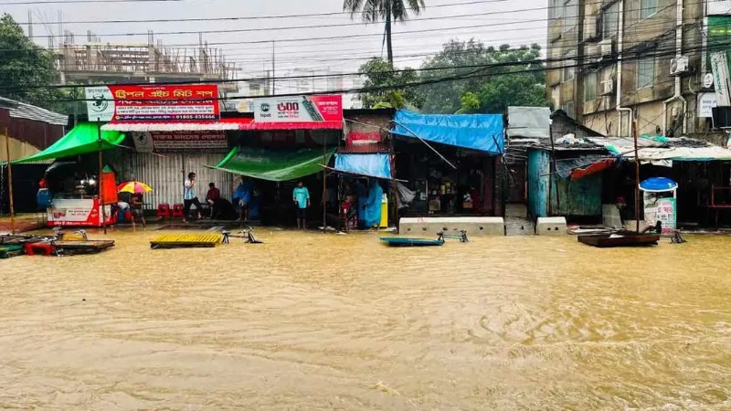 চট্টগ্রামে ভয়াবহ জলাবদ্ধতা: জনজীবন বিপর্যস্ত, ট্রেন চলাচল বাতিল