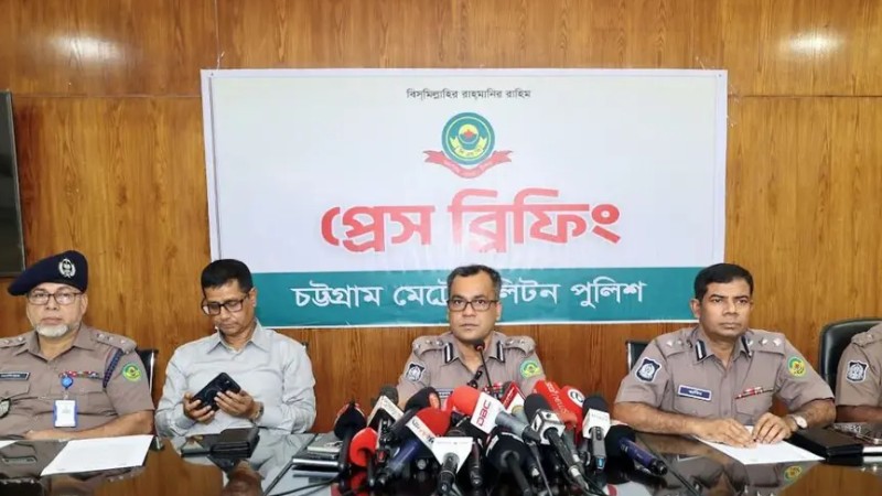 চট্টগ্রামে ইন্টারনেট প্রতিষ্ঠানে হামলা ও লুটপাট: চাঁদাবাজ চক্রের ৮ সদস্য গ্রেপ্তার