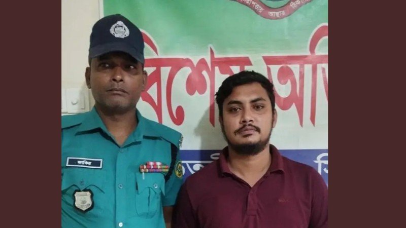 চট্টগ্রামে হক ইলেকট্রনিকসের ১১ লাখ টাকা আত্মসাতের অভিযোগে কর্মচারী গ্রেপ্তার