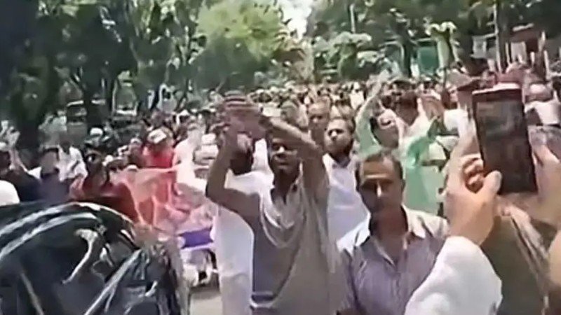 গুলশানে আ.লীগের মিছিল, ককটেল বিস্ফোরণ, গ্রেপ্তার ২